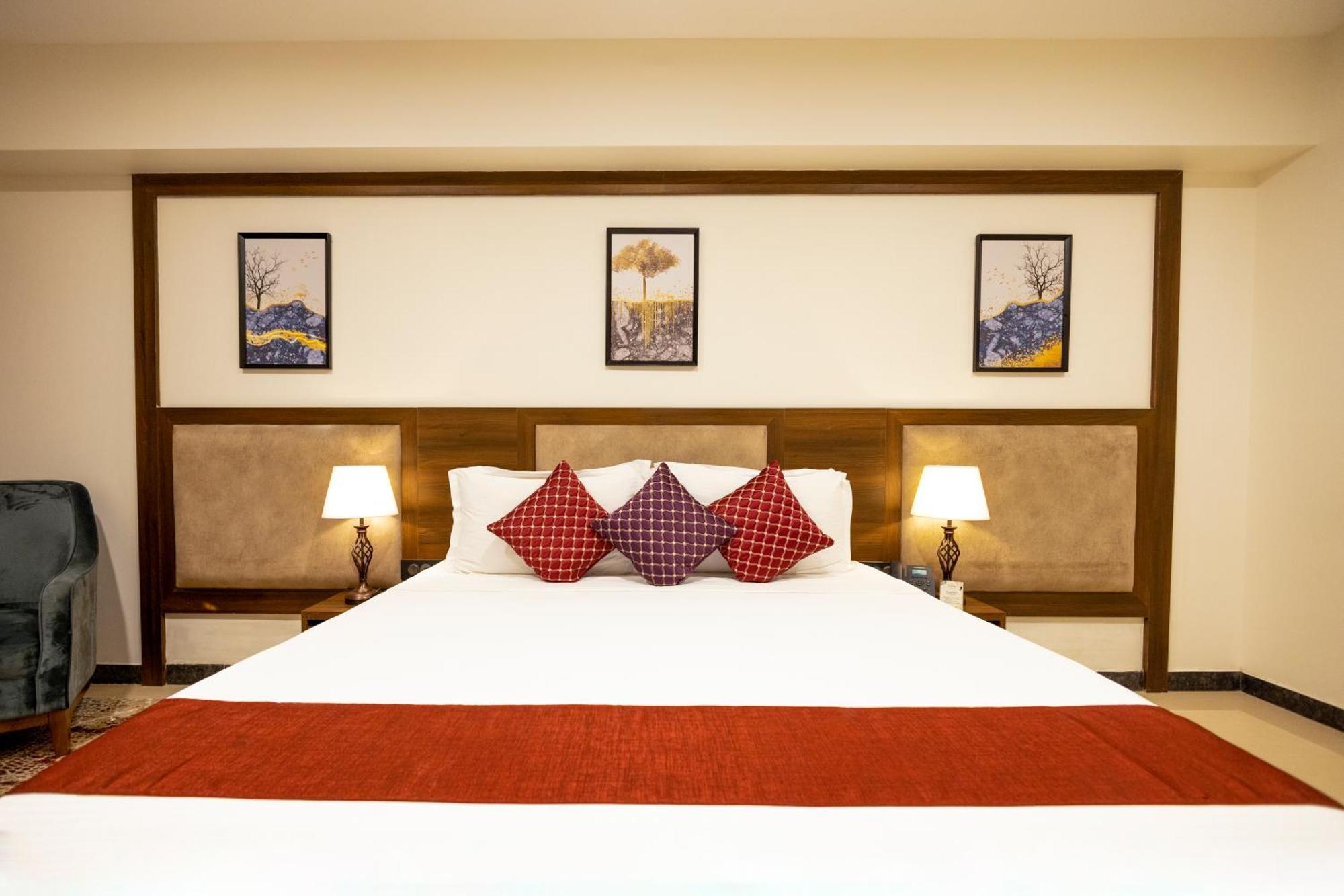 Hotel Tip International Pune 4*